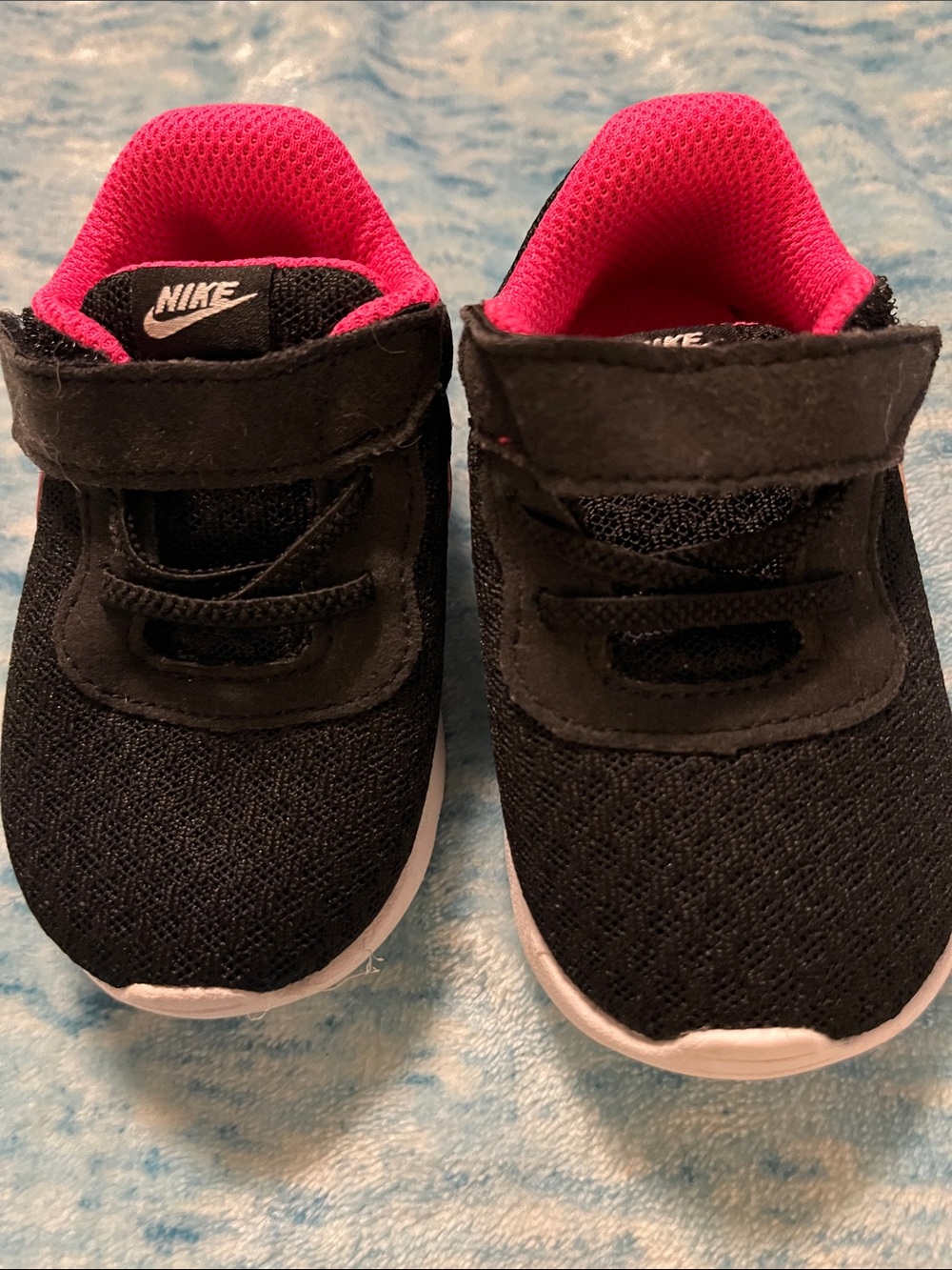 Nike Kids Black Sneakers with Bright Pink Swoosh size 4C